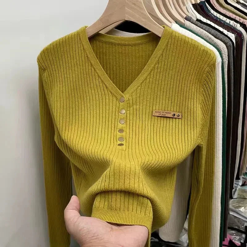 Suéter Feminino com Botões Peluciado