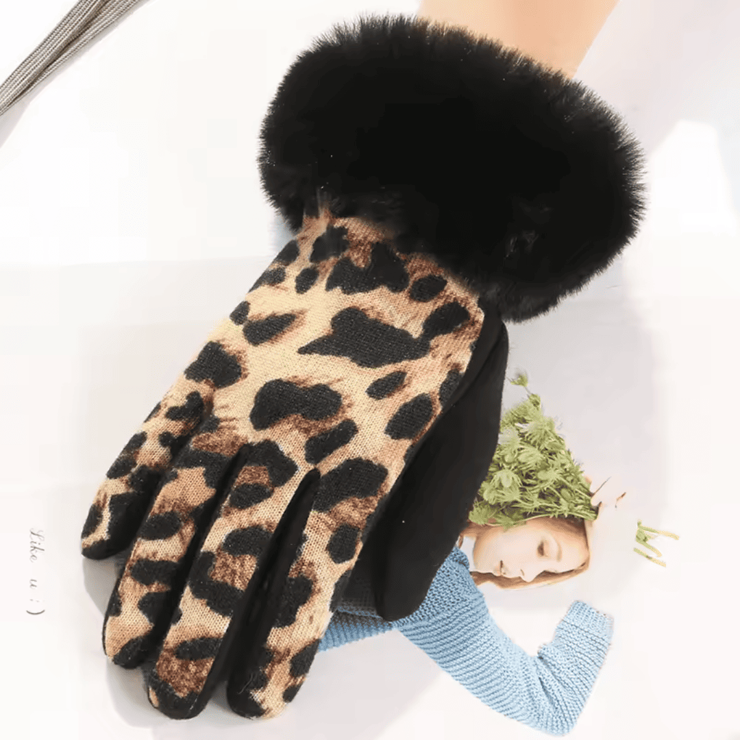 Luva Feminina Animal Print com Detalhe em Pelúcia Forglows