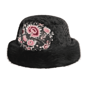 Bucket Feminino Peluciado com Bordado