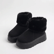 Bota Feminina Peluciada com Aba em Pelúcia ForGlows
