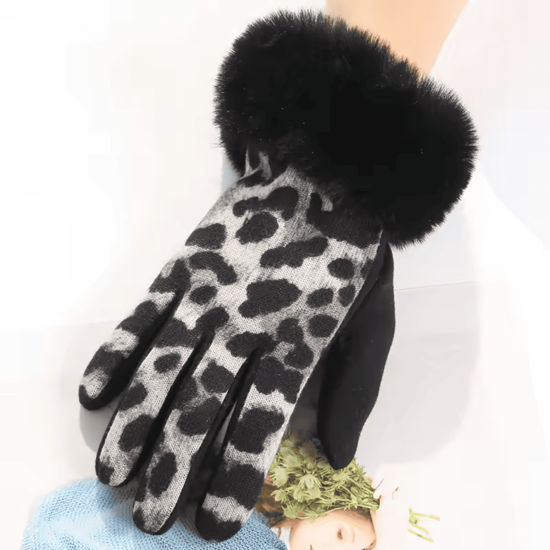 Luva Feminina Animal Print com Detalhe em Pelúcia Forglows