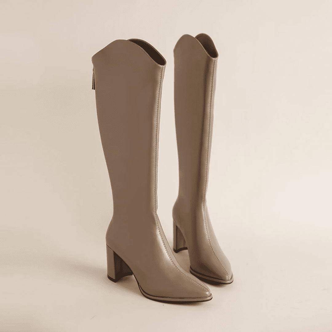 Bota Feminina Cano Alto de Couro Bico Fino Forglows