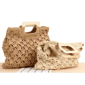 Bolsa de Malha de Palha com Alça de Madeira