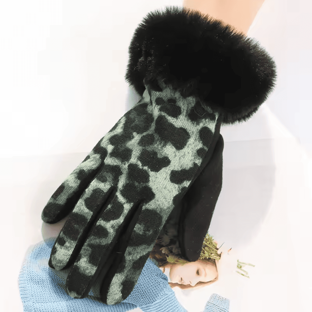 Luva Feminina Animal Print com Detalhe em Pelúcia Forglows