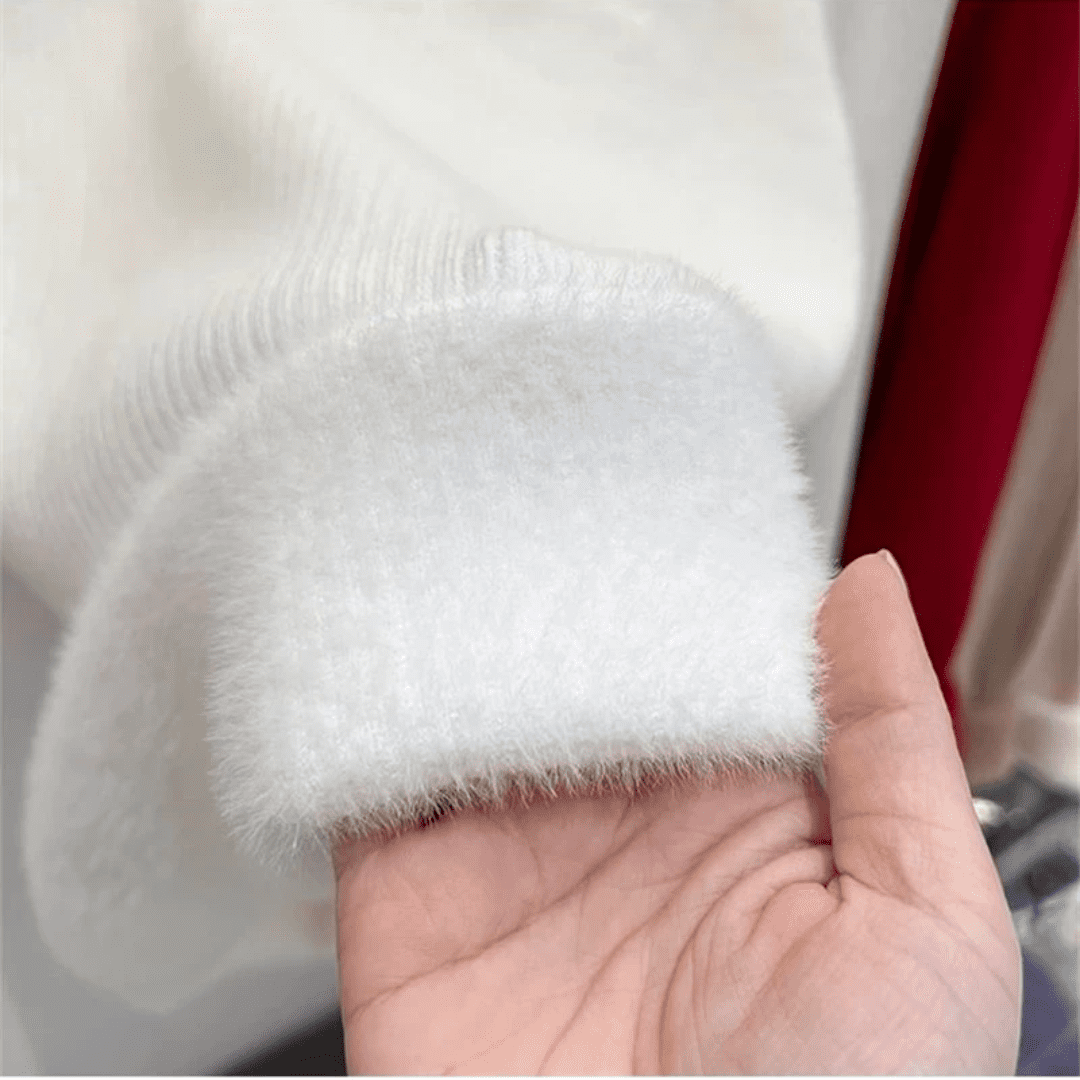 Suéter Feminino Peluciado Decote Assimétrico Forglows