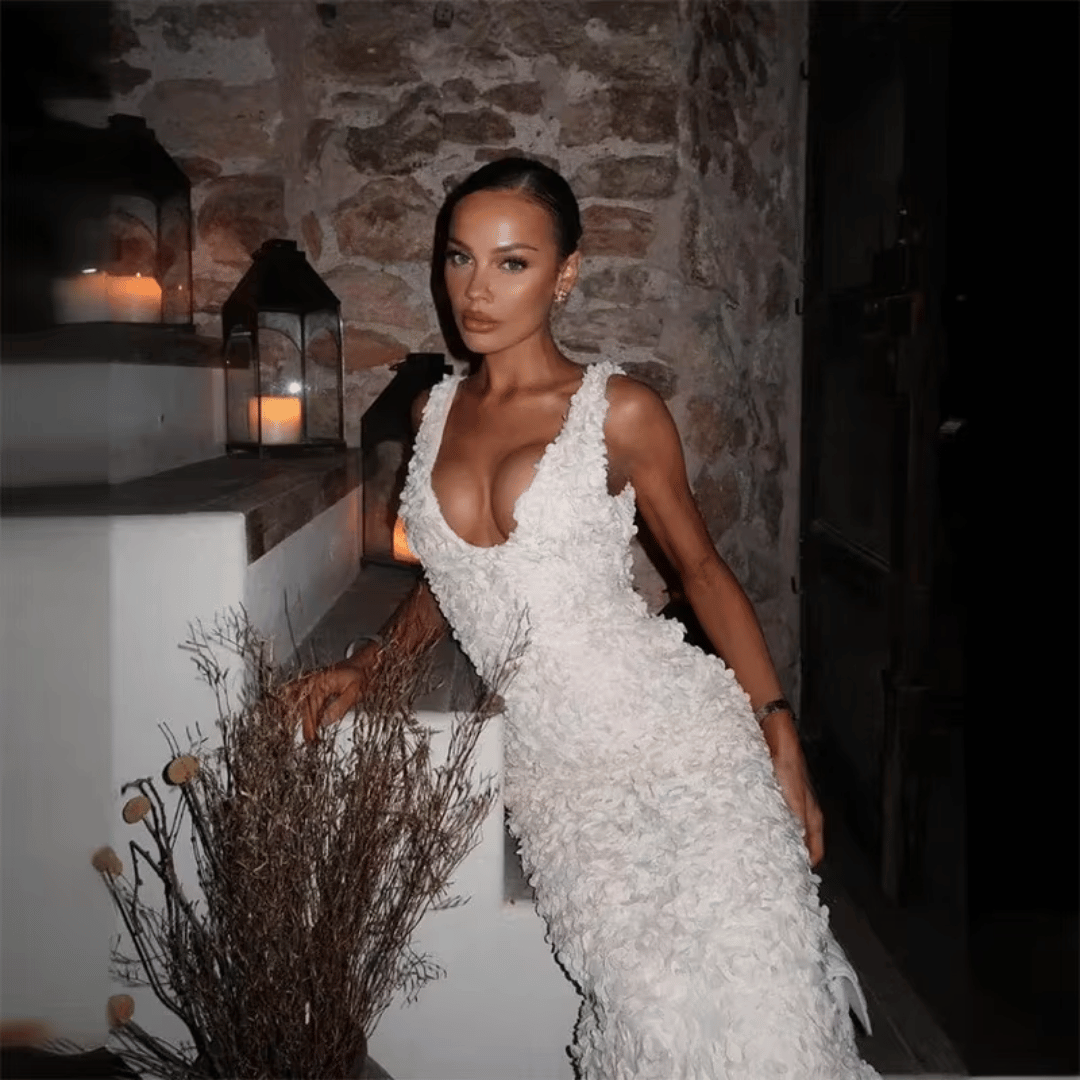 Vestido Feminino Longo em Tule com Aplicação de Flores Forglows