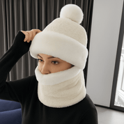 Balaclava Feminina em Pelúcia com Pompom Forglows